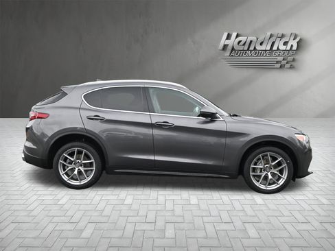 Used 2018 Alfa Romeo Stelvio AWD image 10
