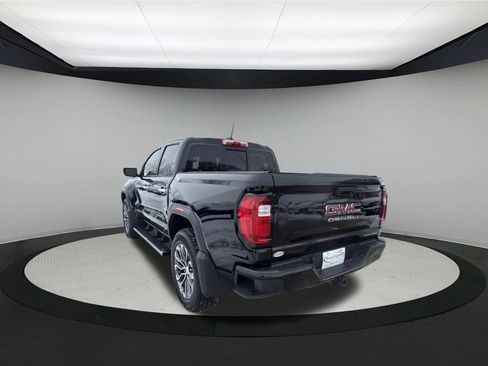 Used 2023 GMC Canyon Denali image 3