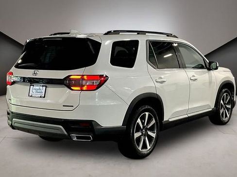 Used 2024 Honda Pilot Touring image 6