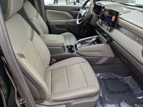 Used 2025 Chevrolet Colorado ZR2 w/ Technology Package image 27