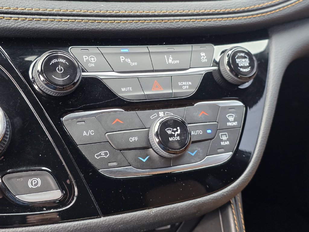 Used 2022 Chrysler Pacifica Pinnacle FWD image 34