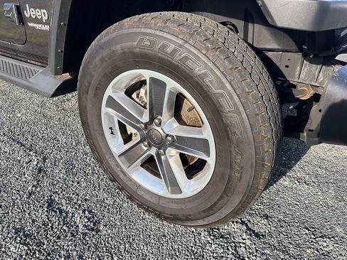 Used 2018 Jeep Wrangler Unlimited Sahara w/ Dual Top Group image 7