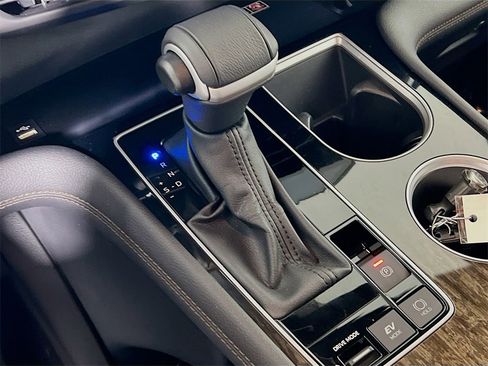 Certified 2025 Toyota Sienna Platinum image 16