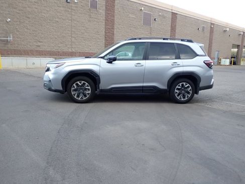 Used 2026 Subaru Forester Premium AWD/4WD image 2