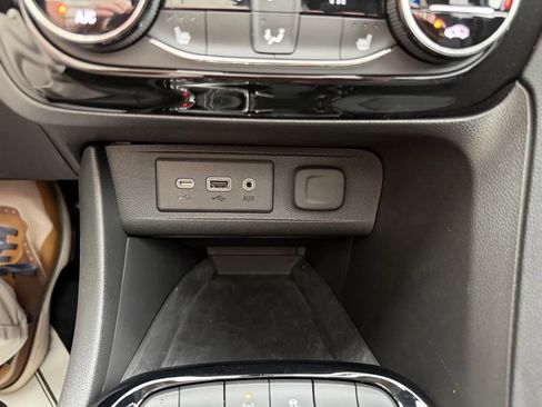 Used 2023 Buick Encore GX Essence w/ Experience Buick Package FWD image 27
