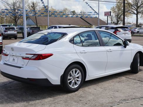 Used 2025 Toyota Camry LE w/ Convenience Package image 19