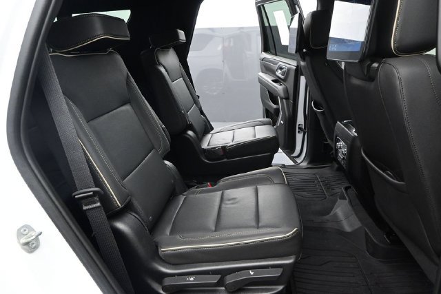 Used 2023 GMC Yukon SLT w/ SLT Premium Package RWD image 17