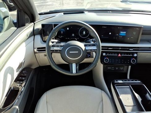 Used 2025 Hyundai Tucson Limited image 7