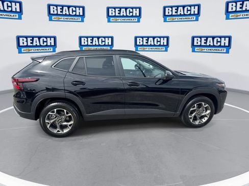 Used 2026 Chevrolet Trax LT FWD image 9