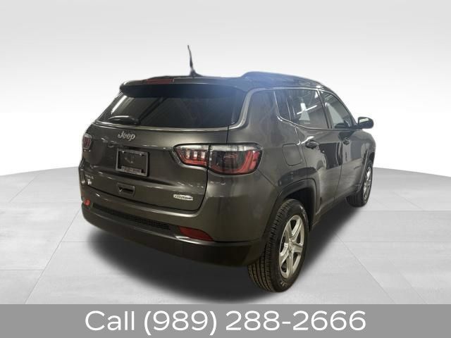 Used 2024 Jeep Compass Latitude AWD/4WD image 6