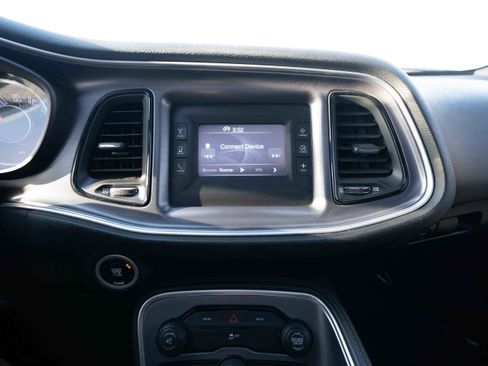 Used 2015 Dodge Challenger SXT image 16