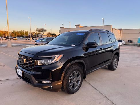 Certified 2025 Honda Passport TrailSport image 4