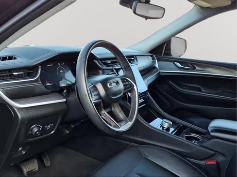 Used 2023 Jeep Grand Cherokee Limited image 7