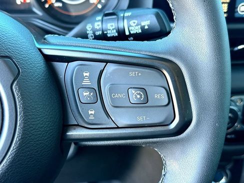 Used 2025 Jeep Wrangler Unlimited Rubicon w/ Convenience Group image 15