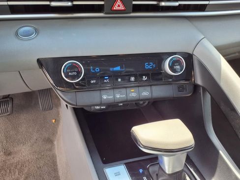Used 2023 Hyundai Elantra SEL image 23