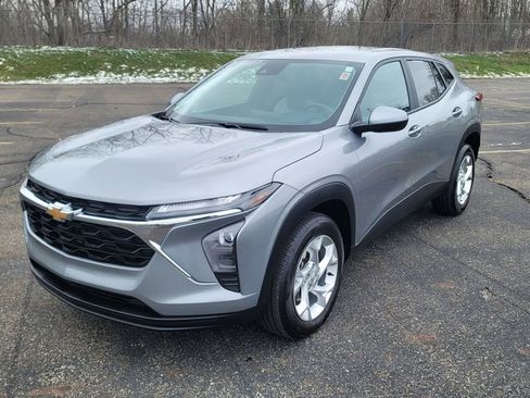 Used 2024 Chevrolet Trax LS w/ LS Convenience Package image 5