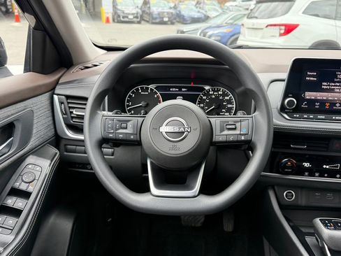 Used 2023 Nissan Rogue SV image 13