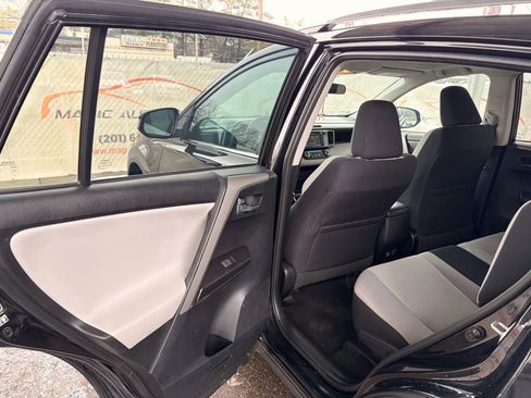 Used 2017 Toyota RAV4 XLE image 17