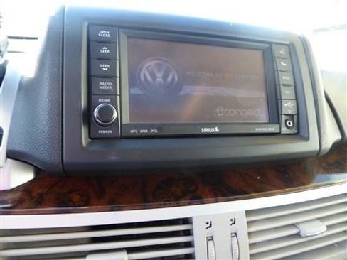 Used 2014 Volkswagen Routan SEL Premium image 10