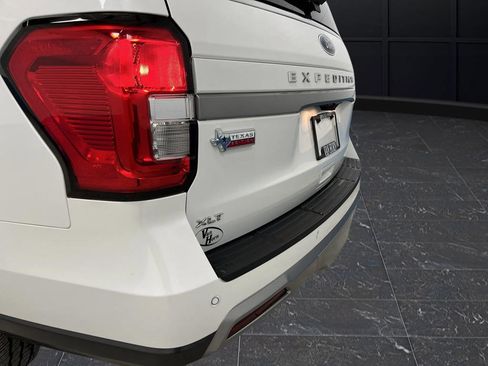 Used 2024 Ford Expedition XLT image 38