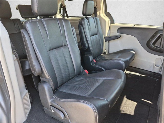Used 2014 Chrysler Town & Country Touring-L w/ Driver Convenience Group FWD image 20