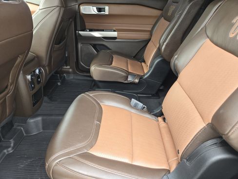 Used 2021 Ford Explorer King Ranch w/ Premium Technology Package image 28