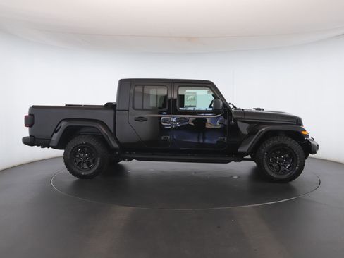 Used 2021 Jeep Gladiator Sport AWD/4WD image 23