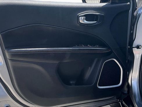 Used 2019 Jeep Compass Latitude w/ Cold Weather Group FWD image 21