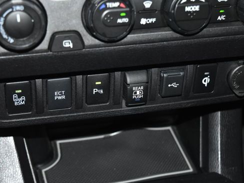 Used 2020 Toyota Tacoma TRD Off-Road image 11