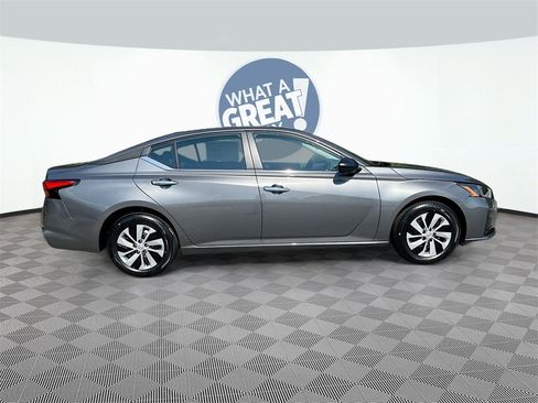 Used 2025 Nissan Altima 2.5 S image 9