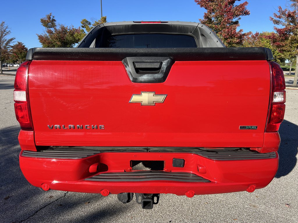 Used 2011 Chevrolet Avalanche LT AWD/4WD image 4