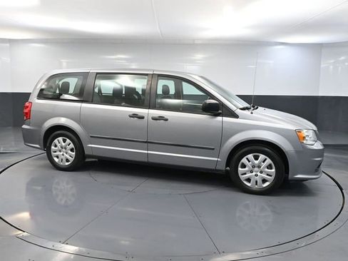 Used 2016 Dodge Grand Caravan American Value Package image 4