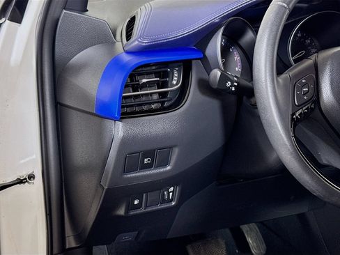 Used 2021 Toyota C-HR XLE FWD image 8