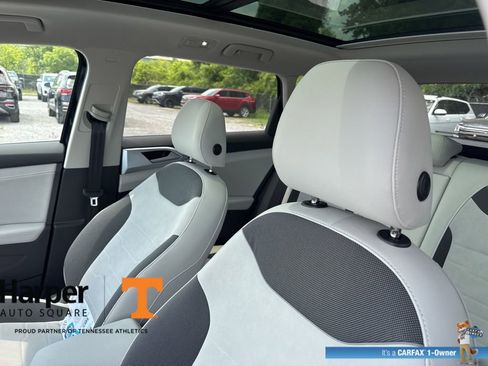 Used 2025 Volkswagen Taos SE w/ Panoramic Sunroof Package AWD/4WD image 12