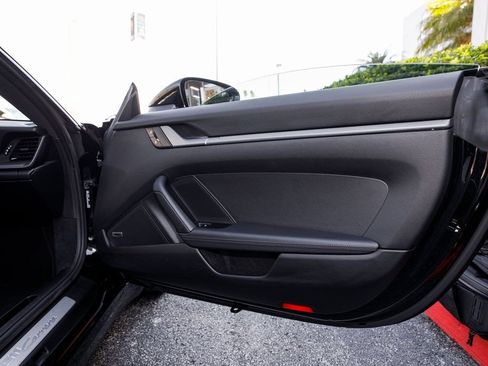 Used 2025 Porsche 911 Carrera RWD image 30