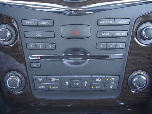 Used 2019 Nissan Armada Platinum AWD/4WD image 25