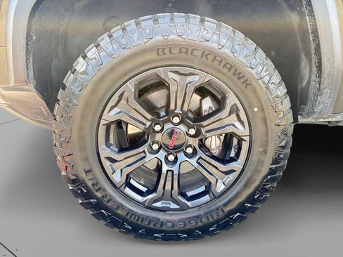 Used 2025 GMC Canyon Elevation AWD/4WD image 9