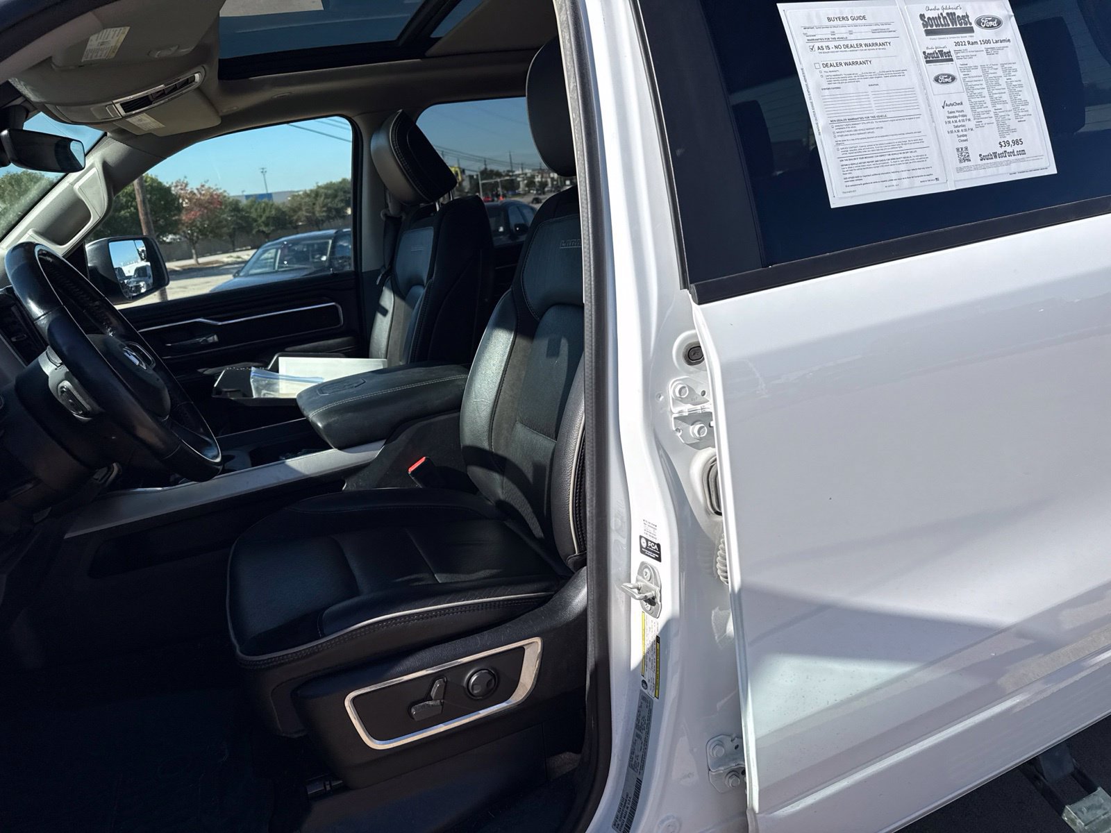 Used 2022 RAM 1500 Laramie AWD/4WD image 15