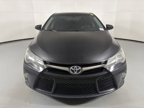 Used 2016 Toyota Camry SE image 3