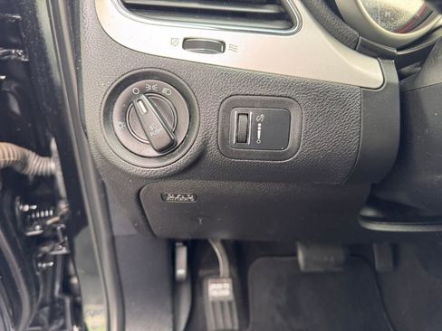 Used 2015 Dodge Journey SXT w/ Flexible Seating Group image 32