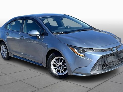 Used 2022 Toyota Corolla LE image 3
