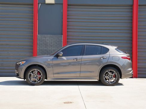 Used 2022 Alfa Romeo Stelvio Ti image 7