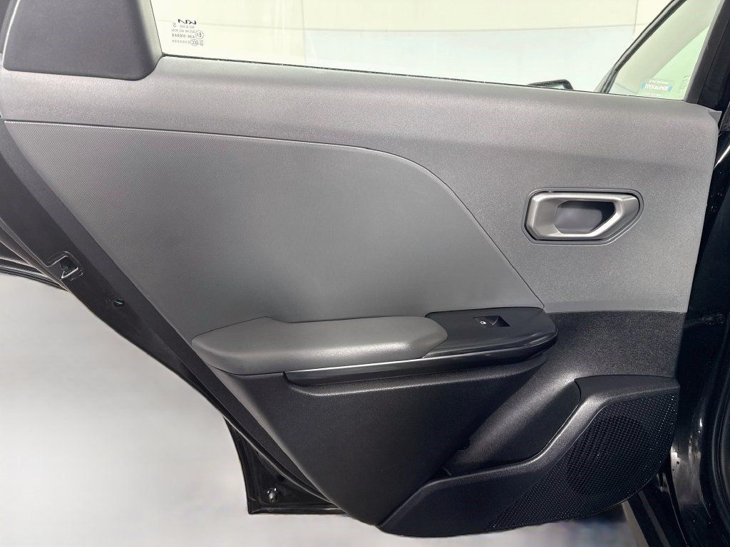 Used 2025 Kia K4 FWD image 25