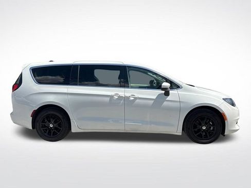 Used 2023 Chrysler Voyager LX FWD image 7