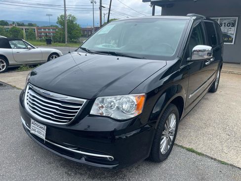 Used 2013 Chrysler Town & Country Touring-L w/ Entertainment Group #2 FWD image 1