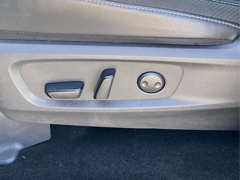Used 2025 Nissan Pathfinder SL FWD image 15