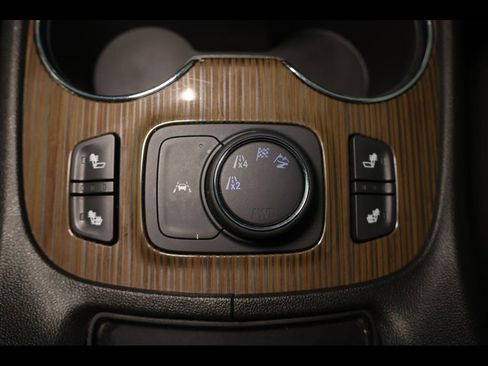 Used 2023 GMC Acadia SLE w/ Driver Convenience Package image 13