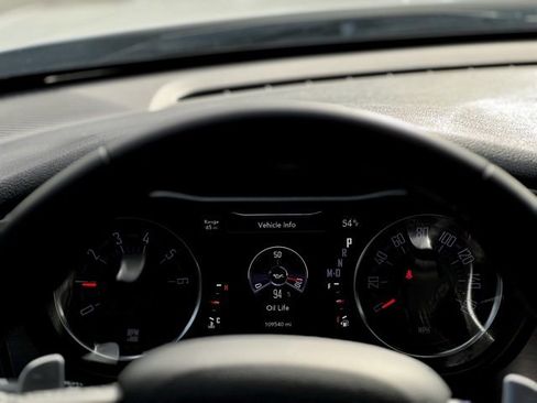 Used 2018 Dodge Challenger SXT image 29