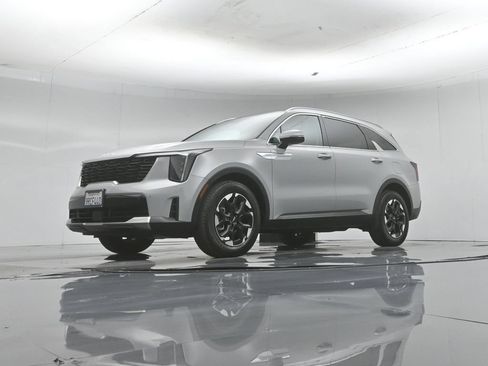 Used 2025 Kia Sorento S w/ Panoramic Sunroof Package FWD image 50