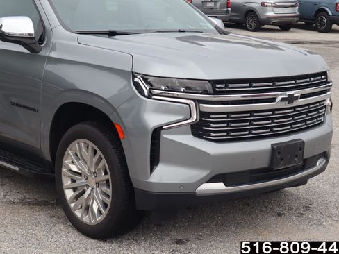 Used 2023 Chevrolet Suburban Premier AWD/4WD image 2